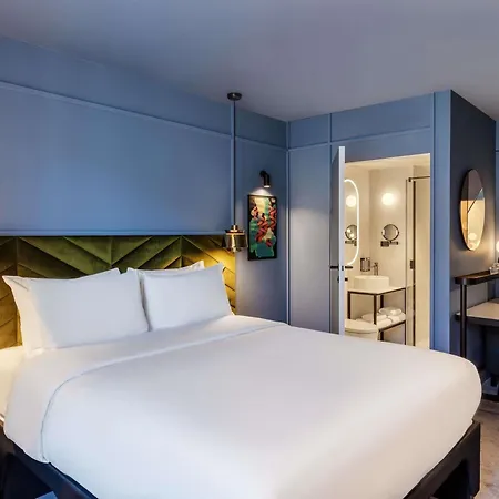 Tribe Old Town 4*